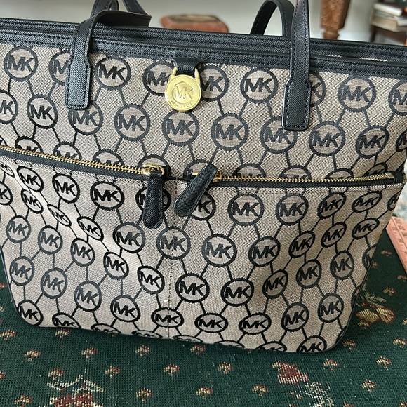 Michael Kors jet set MK signature shoulder bag ver clean cloth bag - Picture 2 of 10